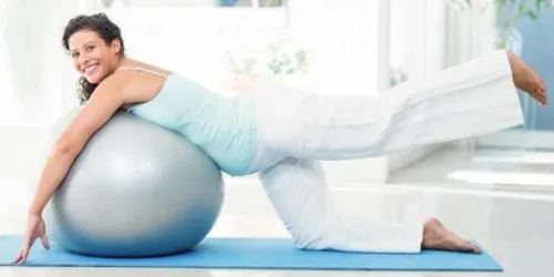 gravida exersand cu mingea gomflabila