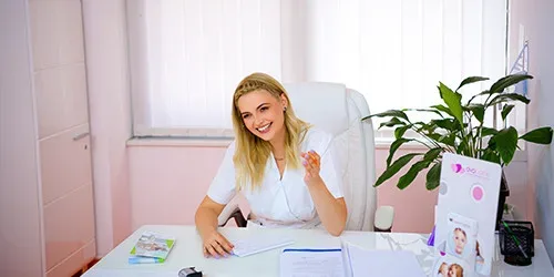 Doctor Oana Calo la birou