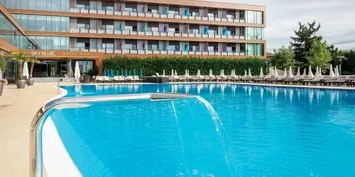 Piscina Sky Blue Hotel & Spa din Dealu Mare