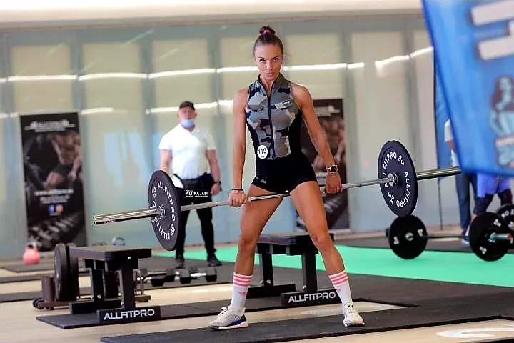 Diana Pivniceru antrenament in sala de fitness