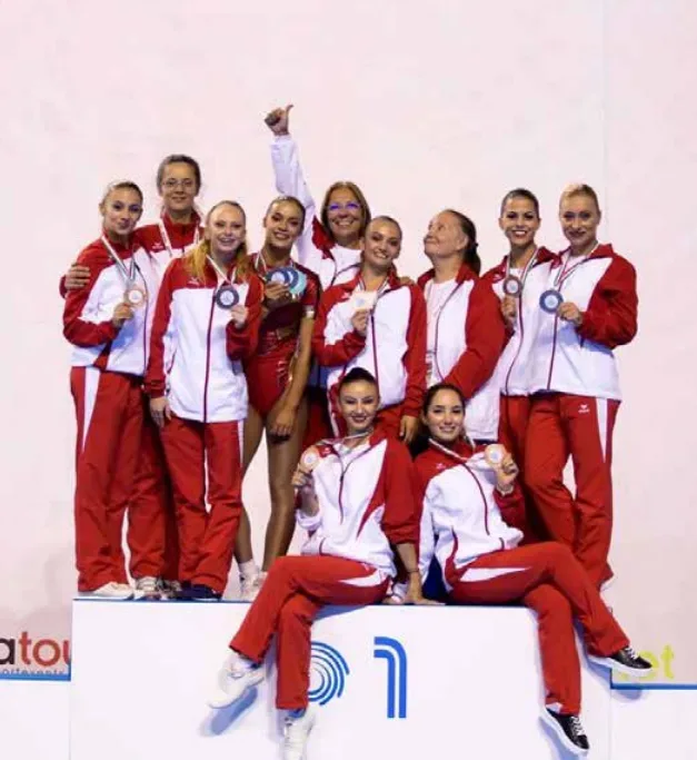 Cristina Nedelcu in echipa nationala medaliata pe podium