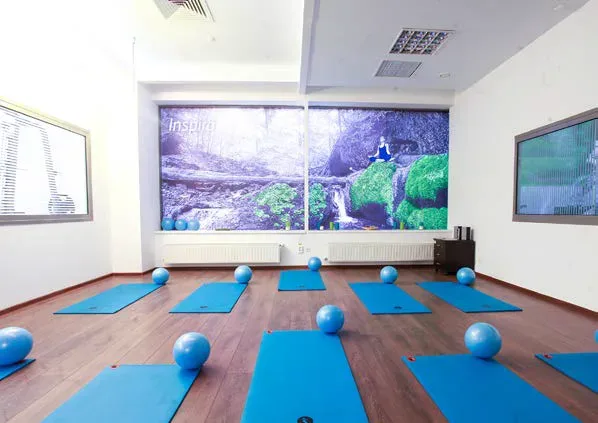 Sala de exercitii pe saltea a Social Gym (Centrul de Resurse pentru Cetățenie Activă)